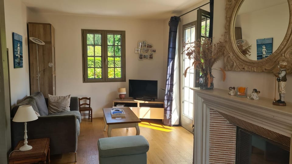 Communal lounge/ TV room, TV and multimedia, Living room