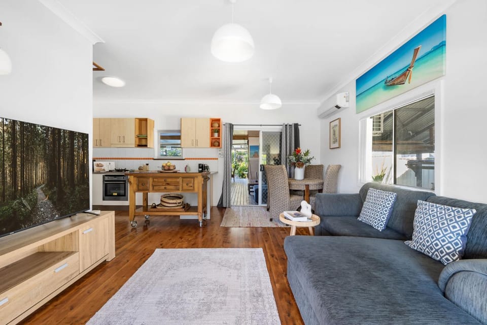 Ma Te Kokorou - pet-friendly Huskisson pool escape House in Huskisson