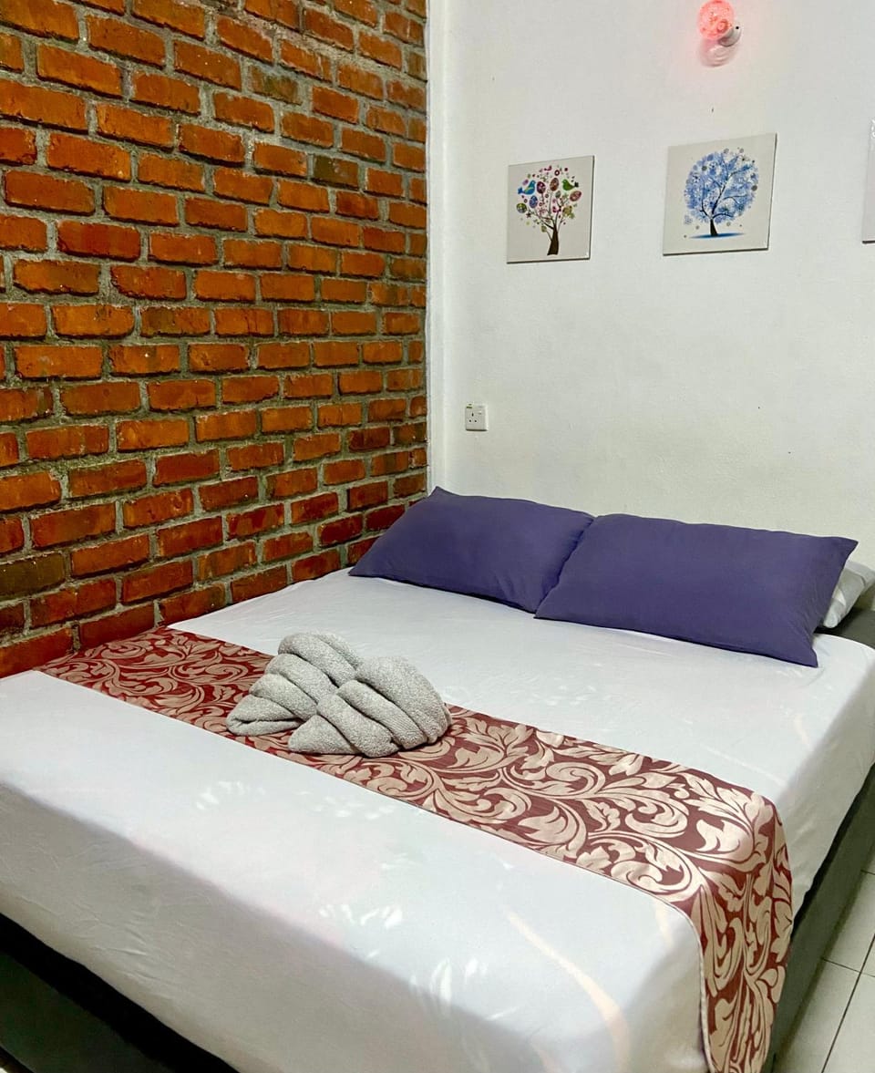 Bed, towels