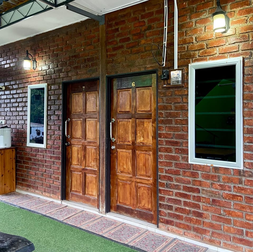 Property building, Facade/entrance, Day