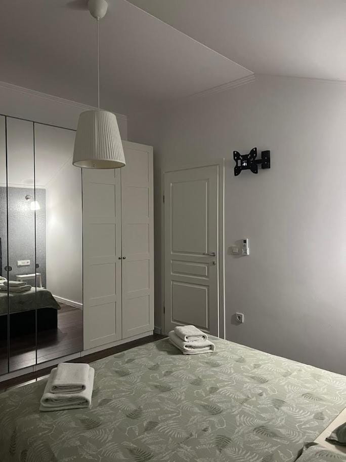 Bed, Photo of the whole room, Bedroom, wardrobe