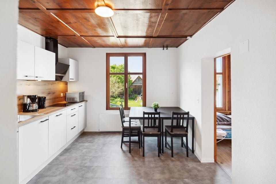 Kitchen or kitchenette, Seating area, Dining area, minibar, pet friendly, stove