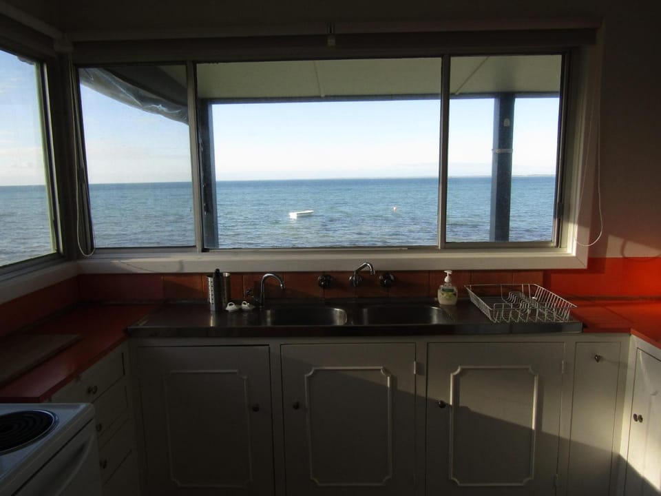 Kitchen or kitchenette, Sea view