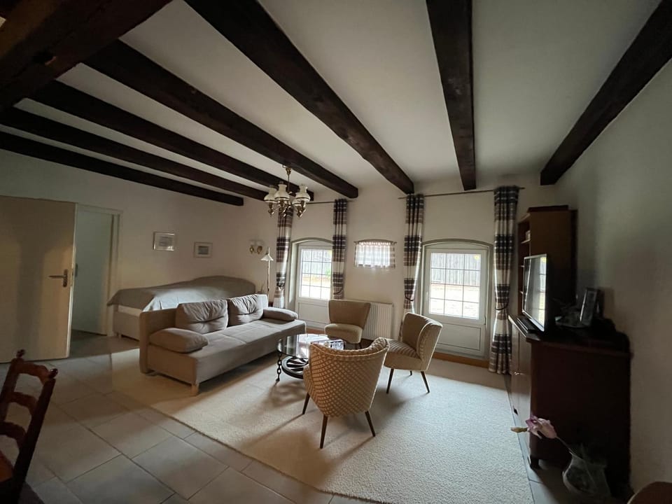 Living room, Photo of the whole room