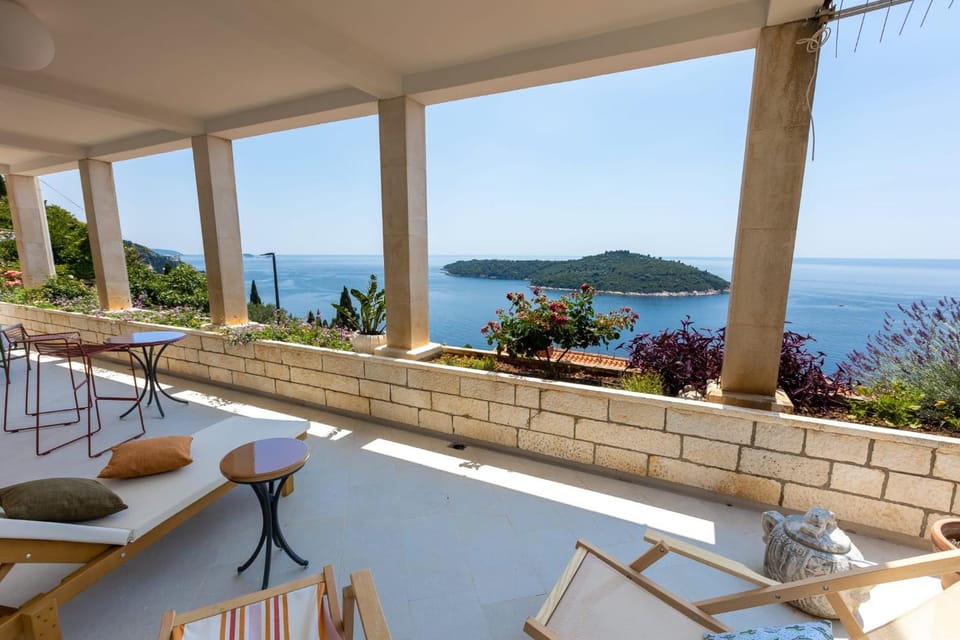 Natural landscape, View (from property/room), Balcony/Terrace, Balcony/Terrace, Dining area, City view, City view, Sea view, Sea view, internet, internet