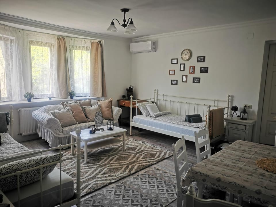 Kúria Apartman Budapest with free parking Apartment in Budapest