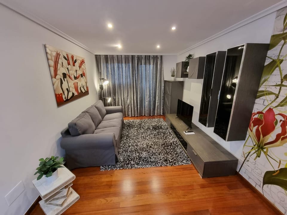 Bajo con Jardin en Cartes Apartment in Torrelavega