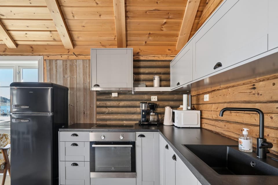 Coffee/tea facilities, Kitchen or kitchenette, dishwasher, oven, pet friendly, stove