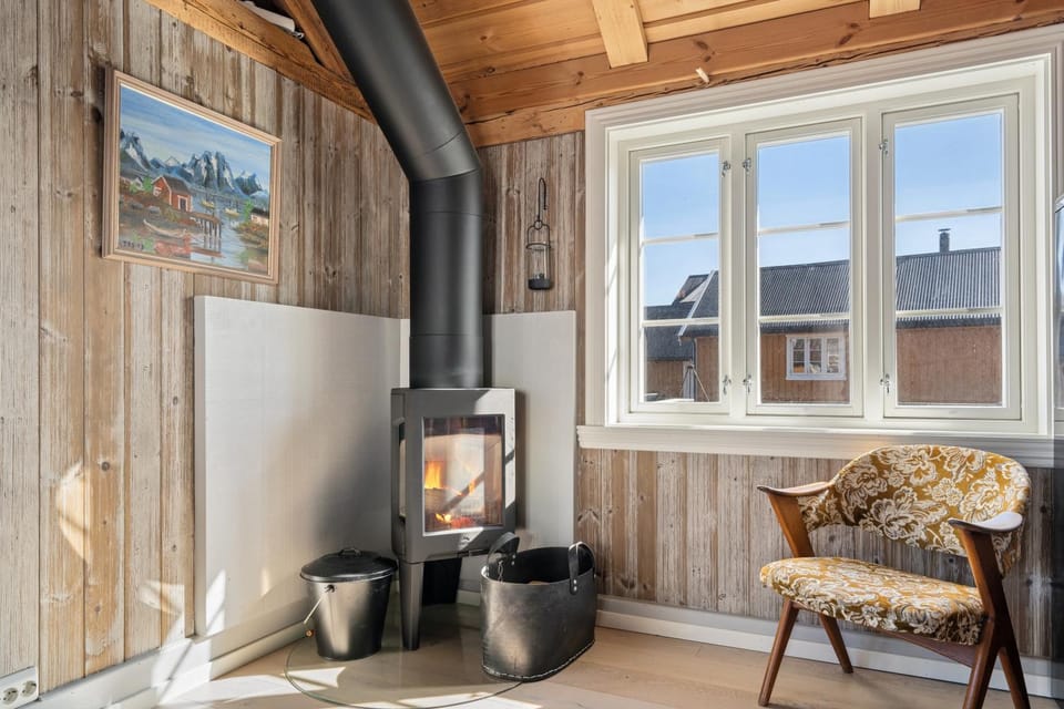Living room, fireplace