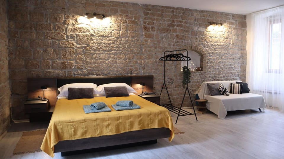 Bed, Living room, Bedroom