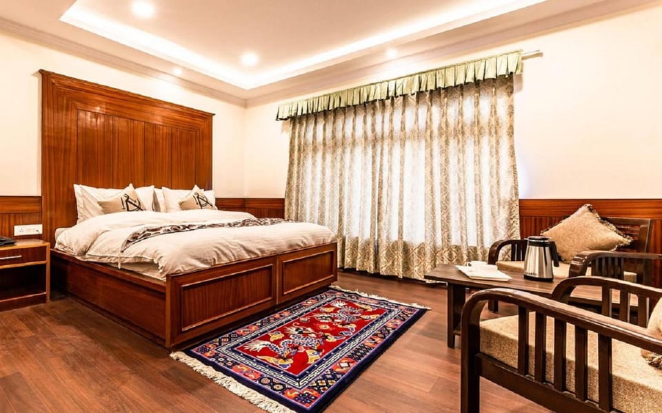 Bed, View (from property/room), Living room, Photo of the whole room, room service