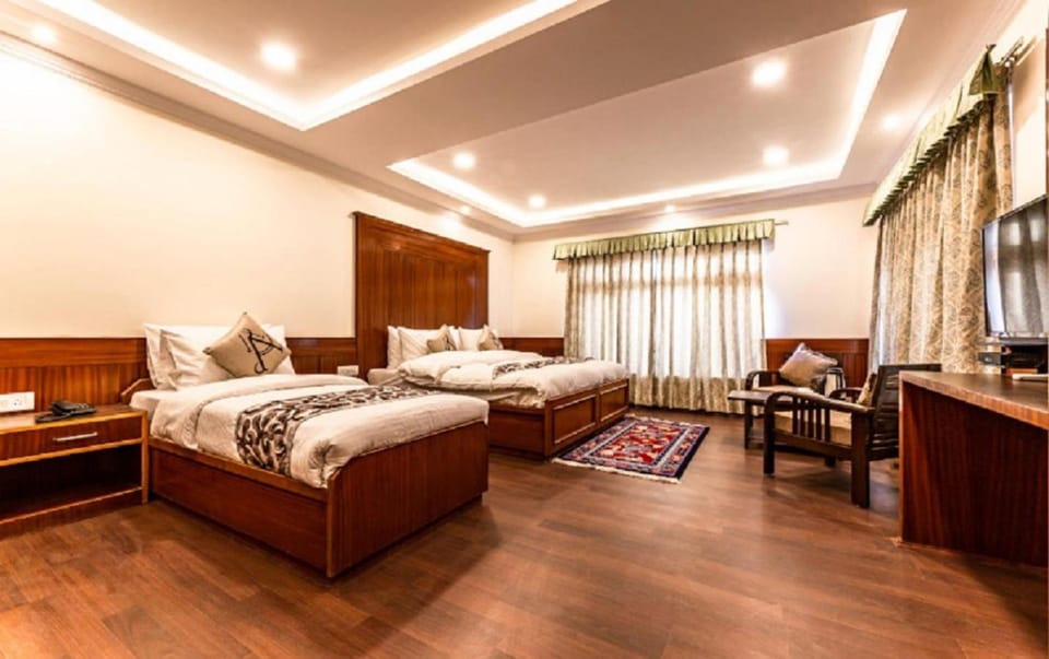 Bed, TV and multimedia, Living room, Photo of the whole room, Seating area, Bedroom, hair dresser