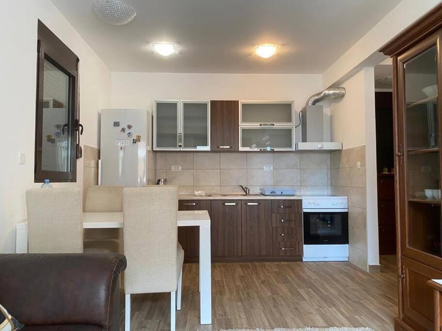 Kitchen or kitchenette, Dining area, pet friendly, stove