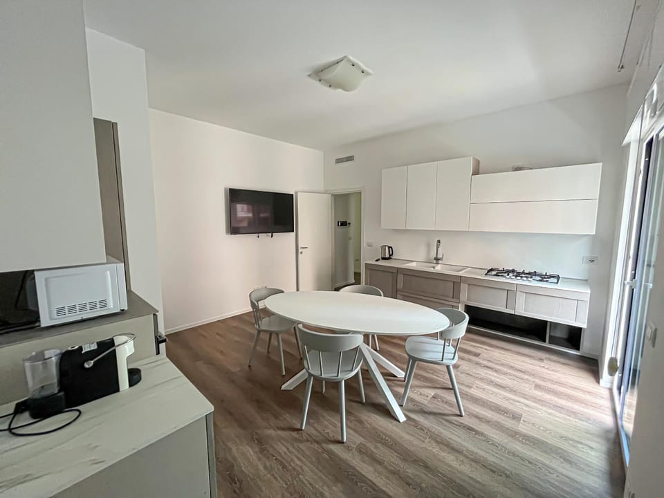 Coffee/tea facilities, Kitchen or kitchenette, Dining area, dishwasher, minibar, pet friendly, stove