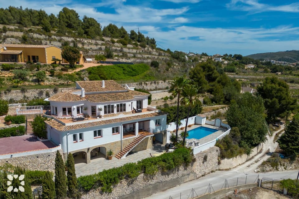 Property building, Spring, Day, Natural landscape, Bird's eye view, Mountain view, Pool view, Swimming pool