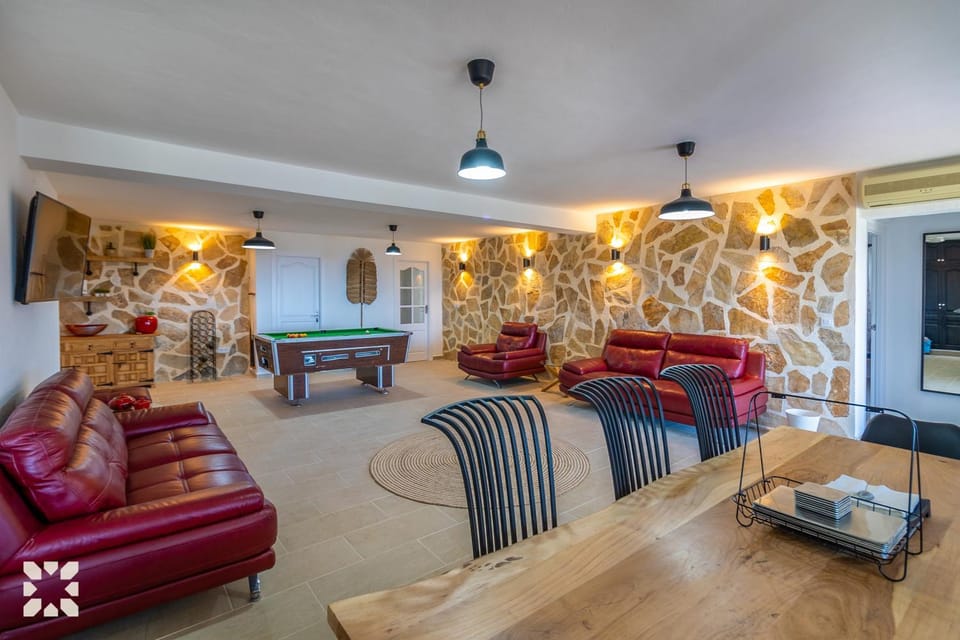Communal lounge/ TV room, TV and multimedia, Living room, Seating area