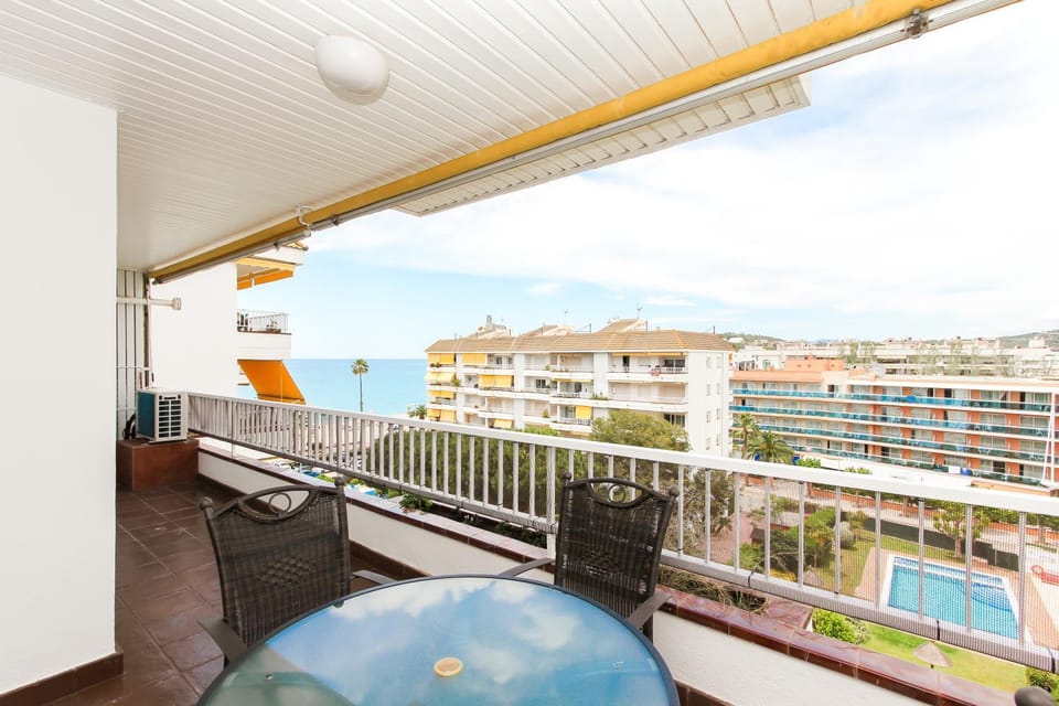 View (from property/room), Balcony/Terrace, City view, Sea view, Swimming pool