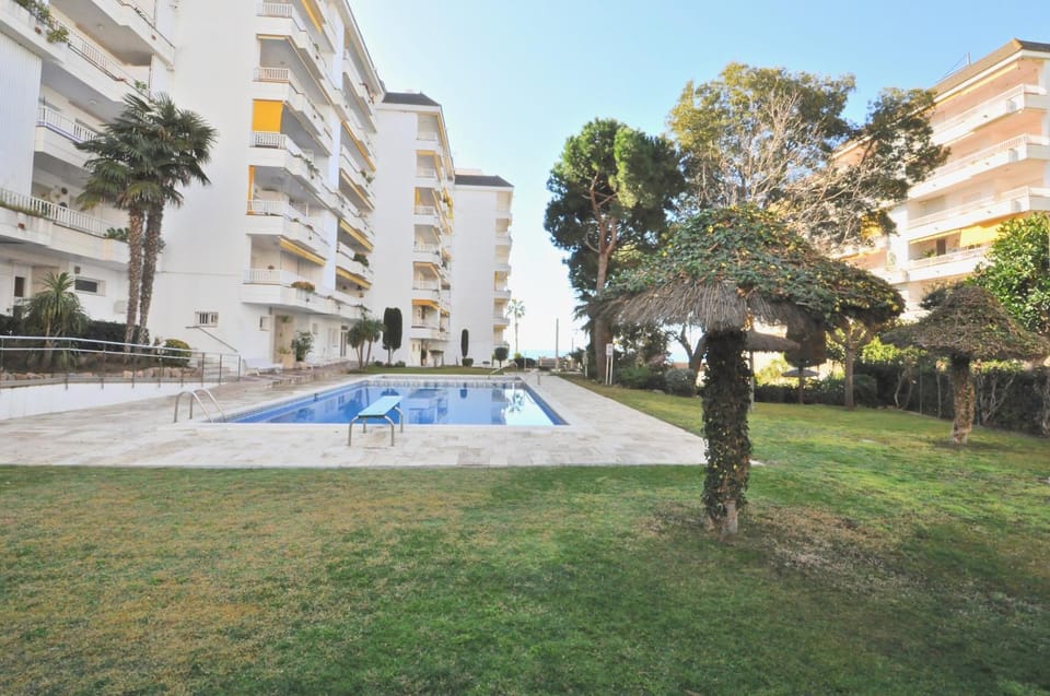 Property building, Garden, Pool view, Swimming pool