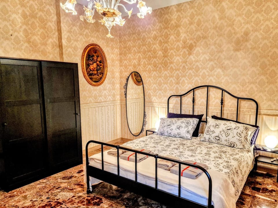 Bedroom, wardrobe