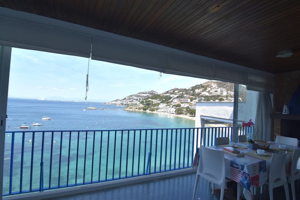 View (from property/room), Balcony/Terrace, Dining area, Mountain view, Sea view