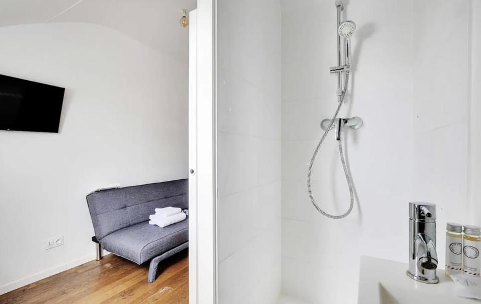 Amsterdam 12 - Charmant studio à Saint-Lazare Apartment in Paris