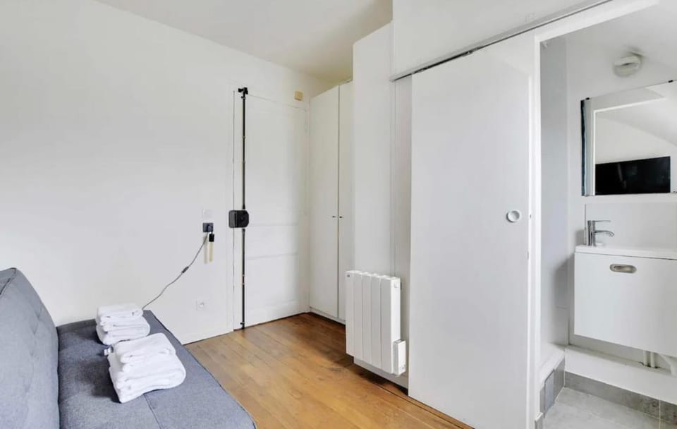 Amsterdam 12 - Charmant studio à Saint-Lazare Apartment in Paris