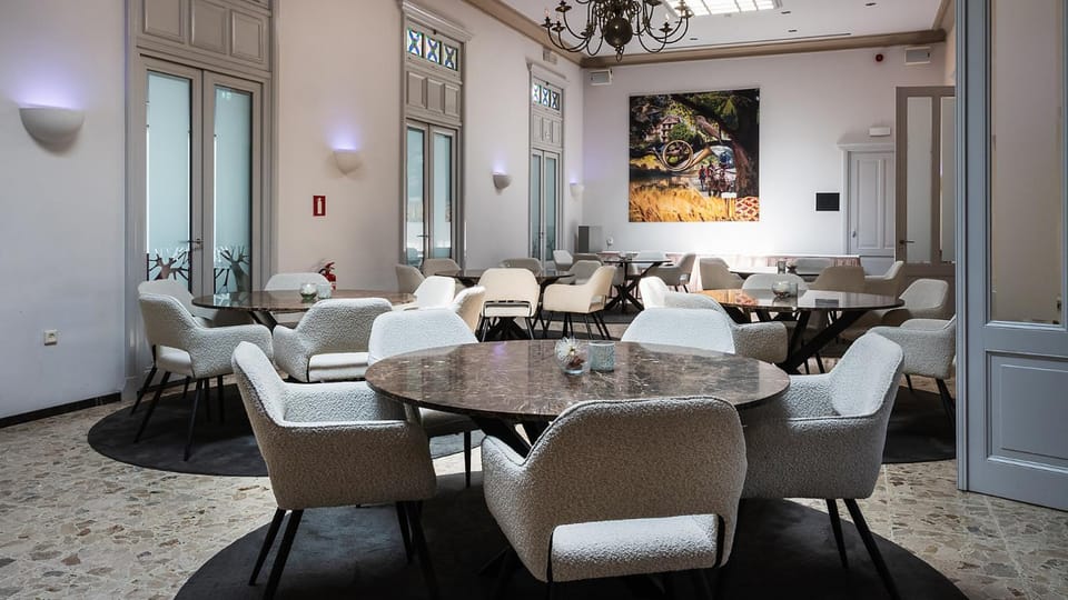 Communal lounge/ TV room, Banquet/Function facilities, Seating area, Meeting/conference room