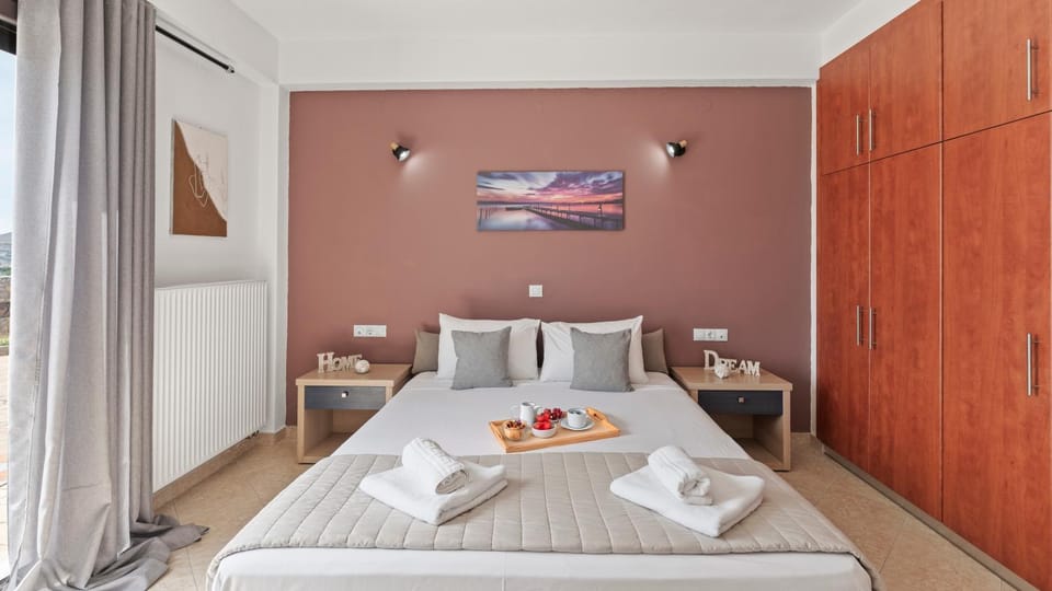 Golden Sunset Apartment in Crete