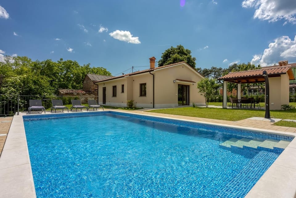 Property building, Swimming pool