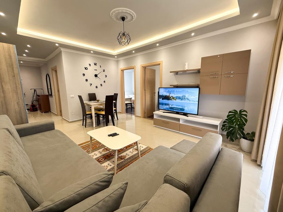 TV and multimedia, Kitchen or kitchenette, Living room, Seating area, Dining area