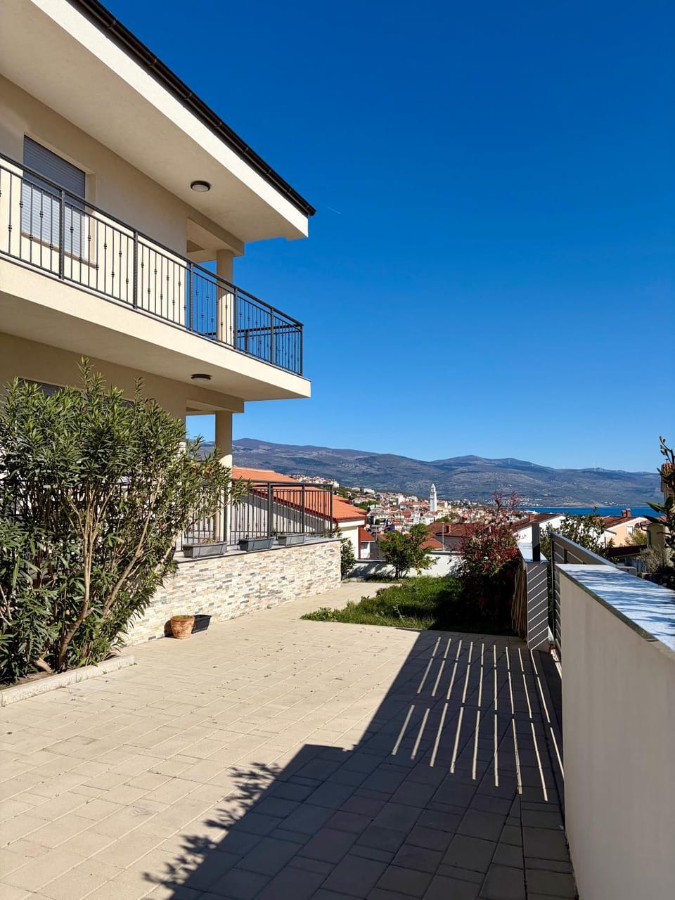 Property building, Day, Natural landscape, View (from property/room), Balcony/Terrace, Mountain view, Sea view, Parking