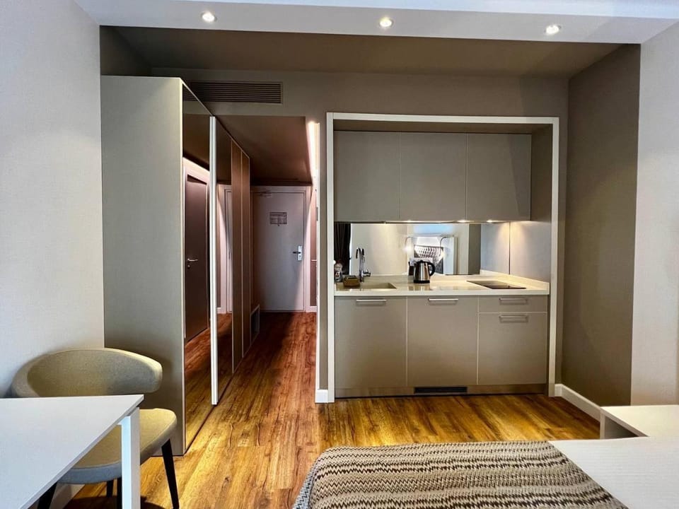 Bed, Kitchen or kitchenette