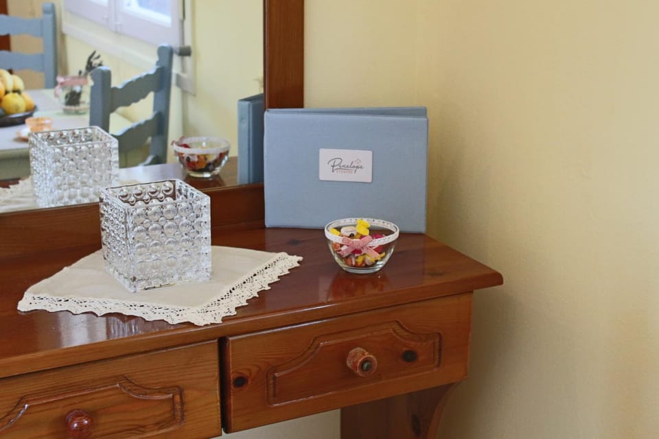 Communal lounge/ TV room, TV and multimedia, View (from property/room), Living room, Seating area, Bedroom