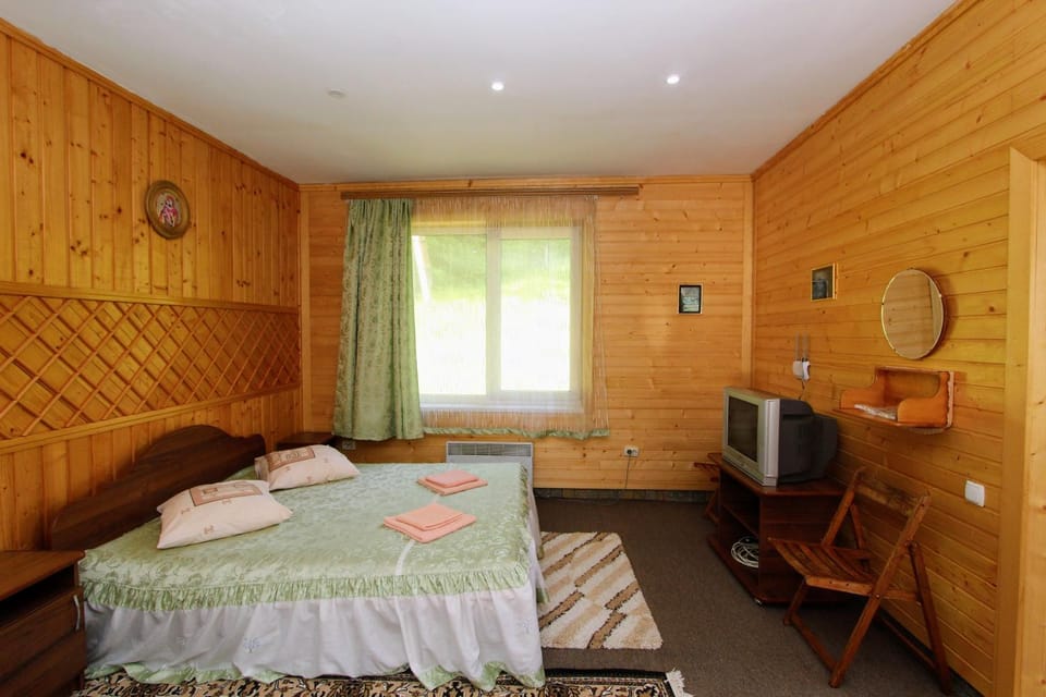 Bed, TV and multimedia, Photo of the whole room