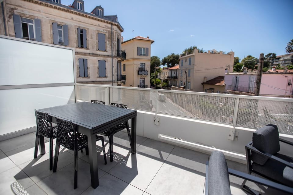 Property building, Day, View (from property/room), Balcony/Terrace