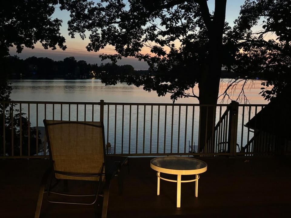 View (from property/room), Balcony/Terrace, Lake view, Sunset