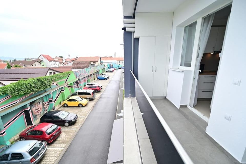 FLH - Blue and Pink Lagoon - Kogalniceanu Apartment in Sibiu