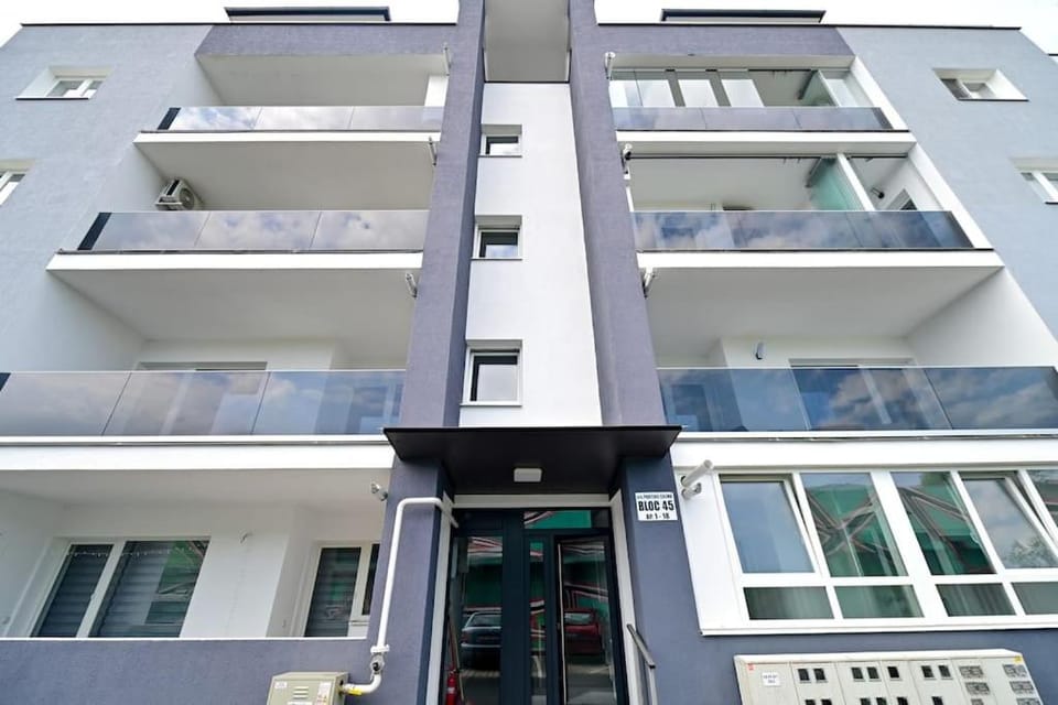 FLH - Blue and Pink Lagoon - Kogalniceanu Apartment in Sibiu