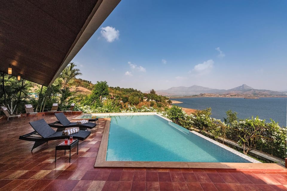 Nearby landmark, Day, Natural landscape, View (from property/room), Lake view, Mountain view, Pool view, Swimming pool, sunbed