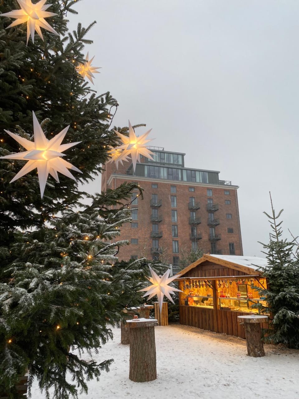 Property building, Restaurant/places to eat, Winter