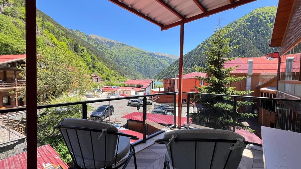 Day, Natural landscape, Balcony/Terrace, Lake view, Mountain view