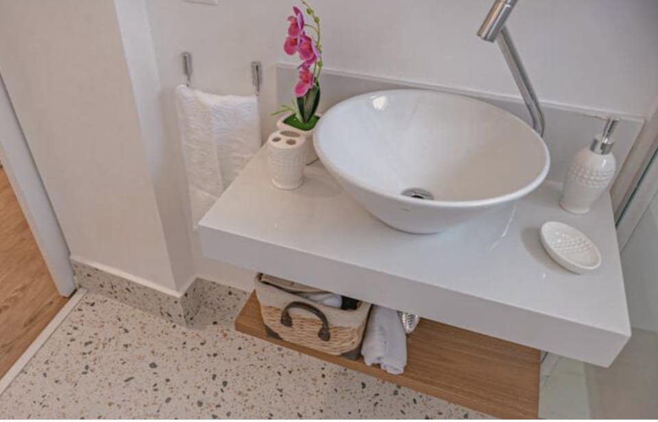 Bathroom, towels