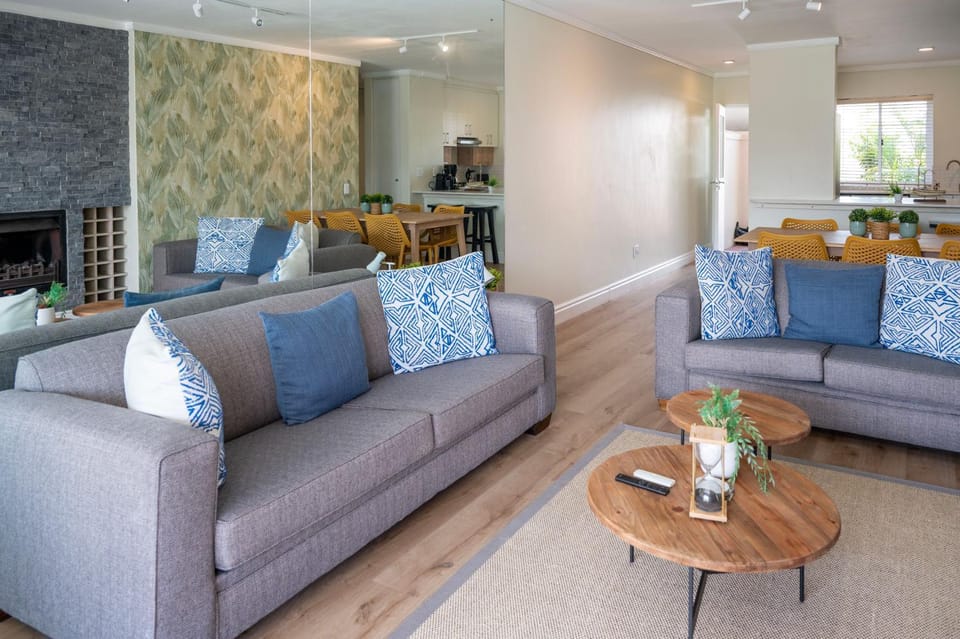 NEW LISTING - PARADISE ON THE WATER AT COMMODORE Apartment in Knysna