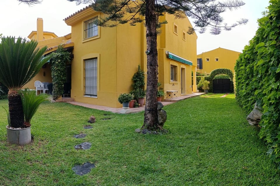 Property building, Facade/entrance, Off site