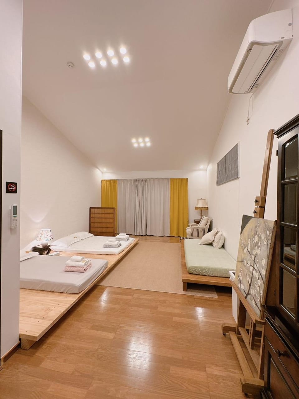 Bed, Photo of the whole room, Bedroom, air conditioner