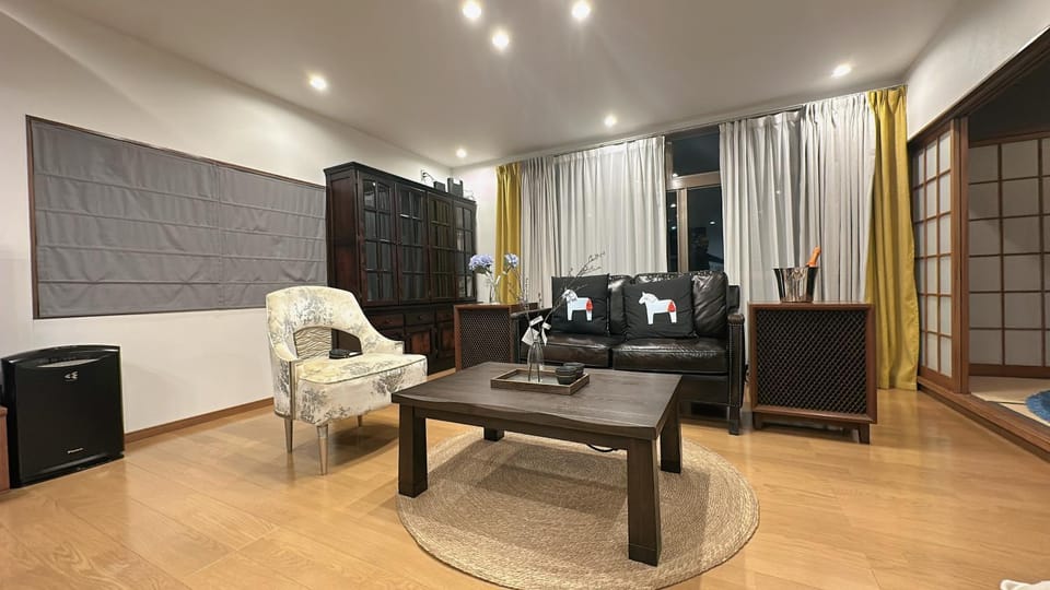 Living room, Seating area