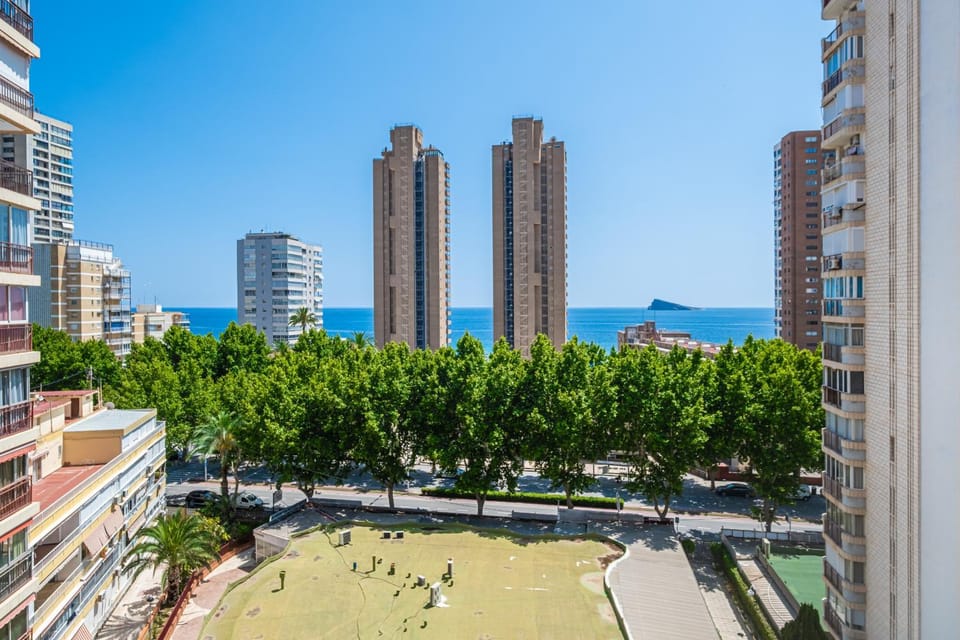 Property building, Off site, Day, Natural landscape, City view, Sea view, Location