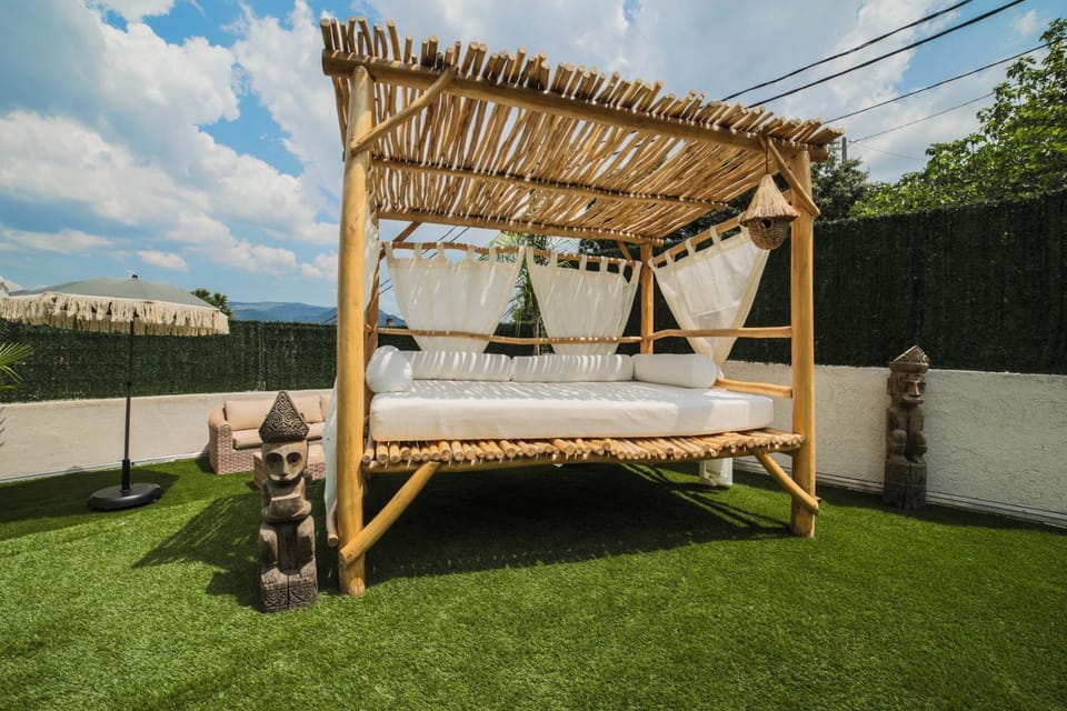 Garden, Internal: Not applicable to any particular room