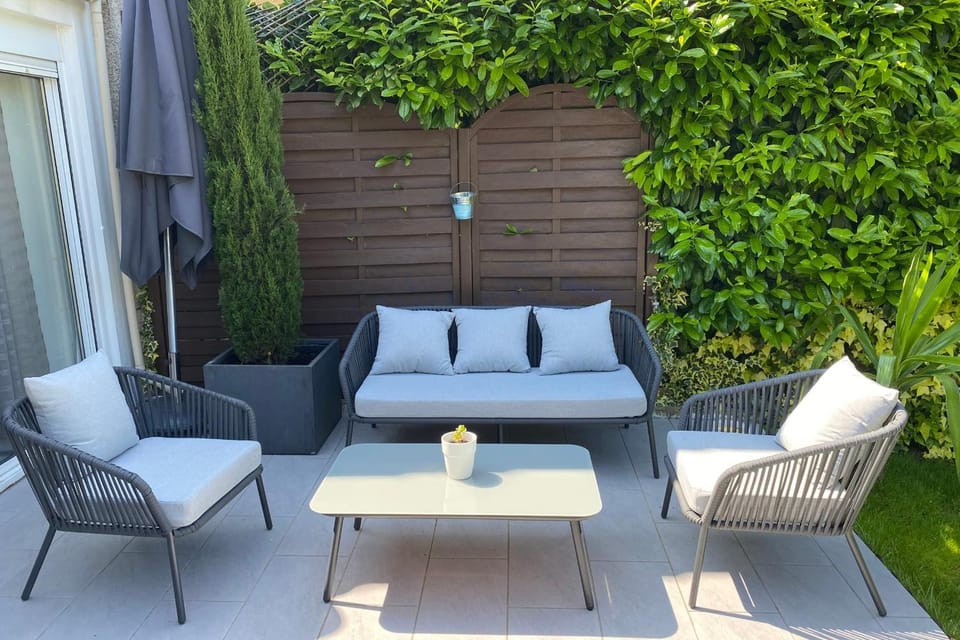 Garden, Seating area