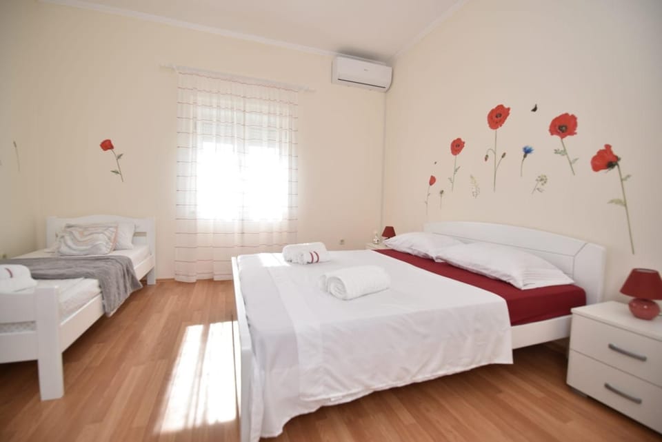 Bed, Bedroom, air conditioner